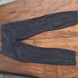 Lululemon Fast And Free size 6 black Leggings  with pockets.